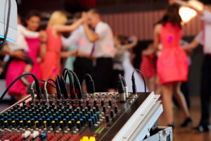 What Questions to Ask your Wedding DJ